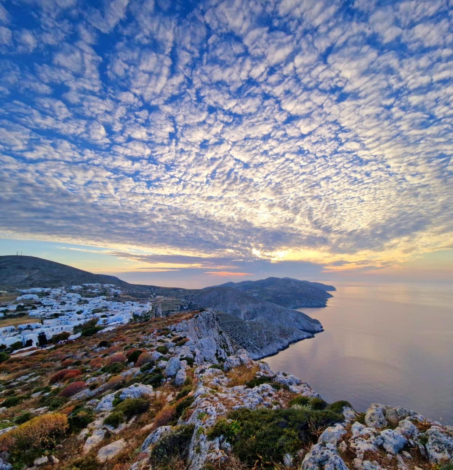 Folegandros-Cliffhouse Villa ภายนอก รูปภาพ