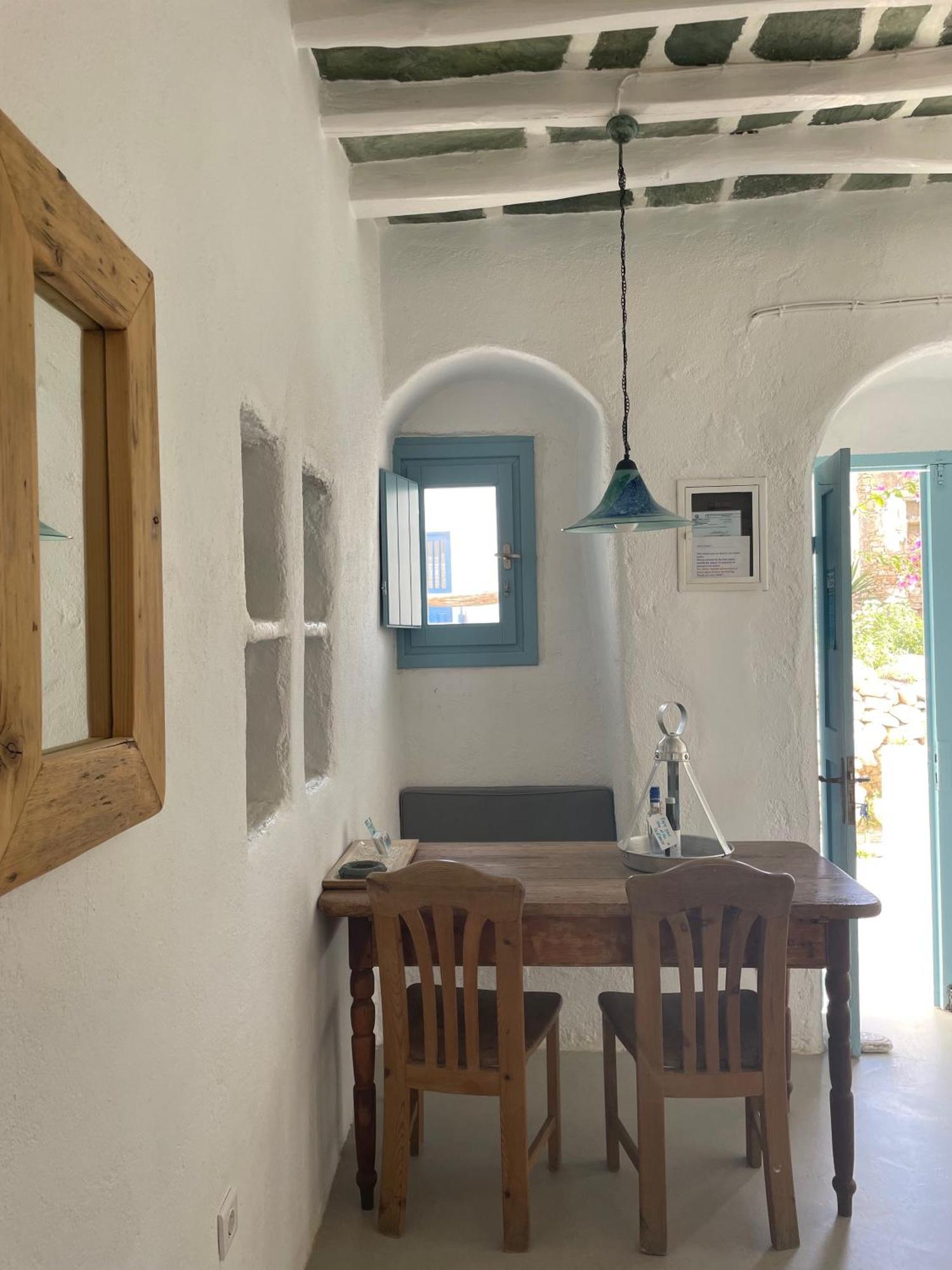 Folegandros-Cliffhouse Villa ภายนอก รูปภาพ