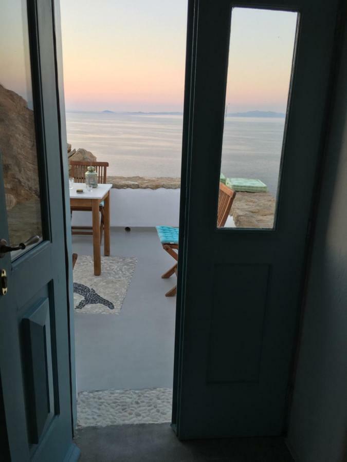 Folegandros-Cliffhouse Villa ภายนอก รูปภาพ